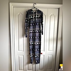 ARDENE Xmas Onsie Sleeper, Size M